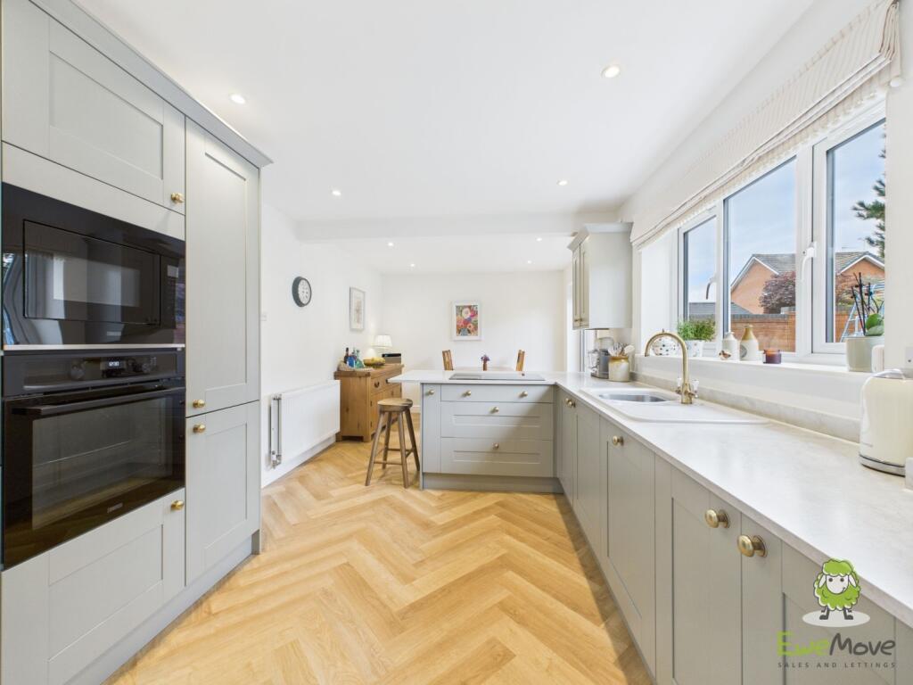 CAM02463G0-PR0086-STILL012