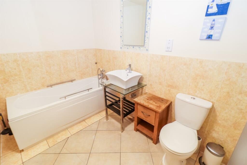 BATHROOM/W.C.