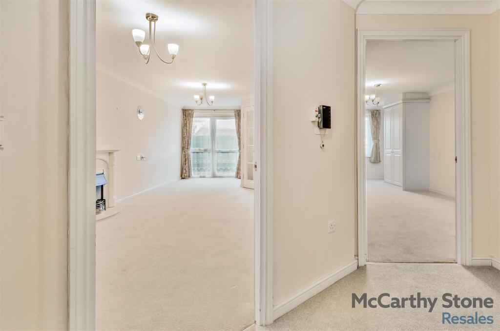 8673356-interior03.jpg