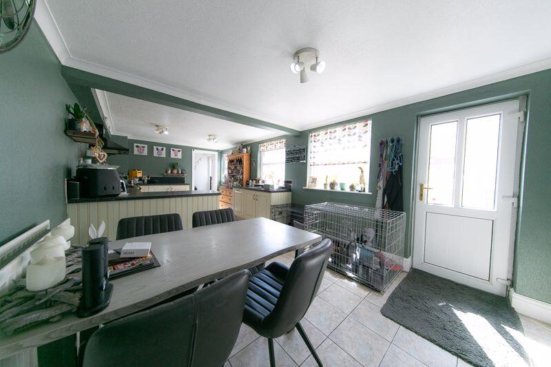 Kitchen &amp; breakfast room