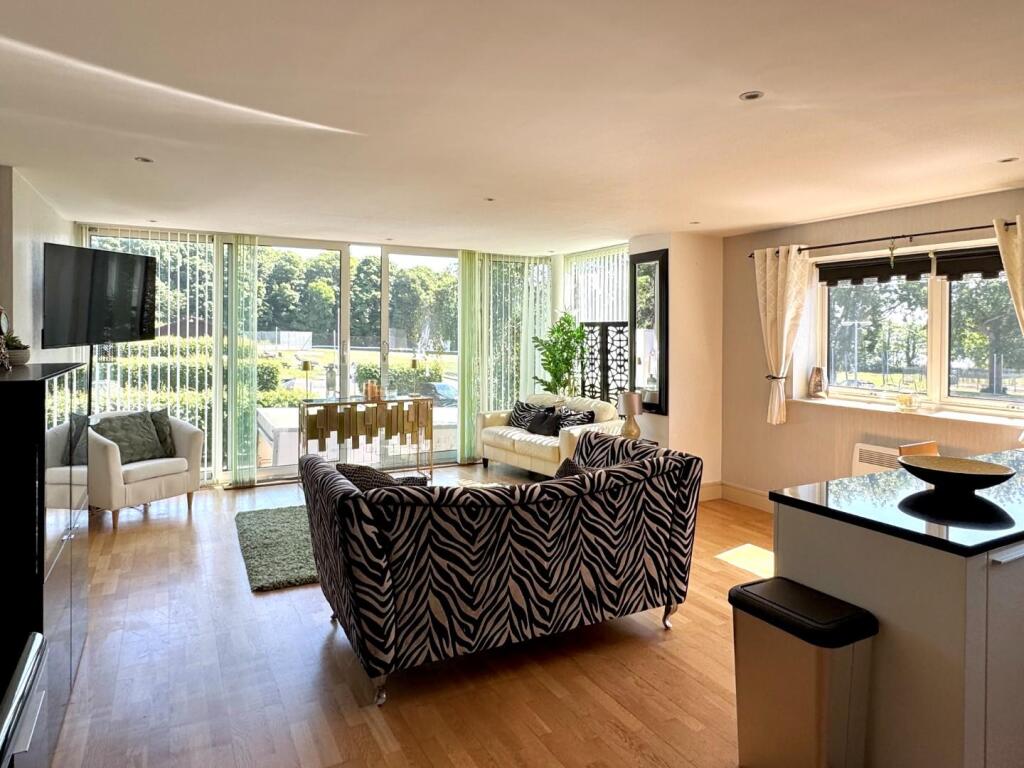 Lounge/Dining/Kitchen