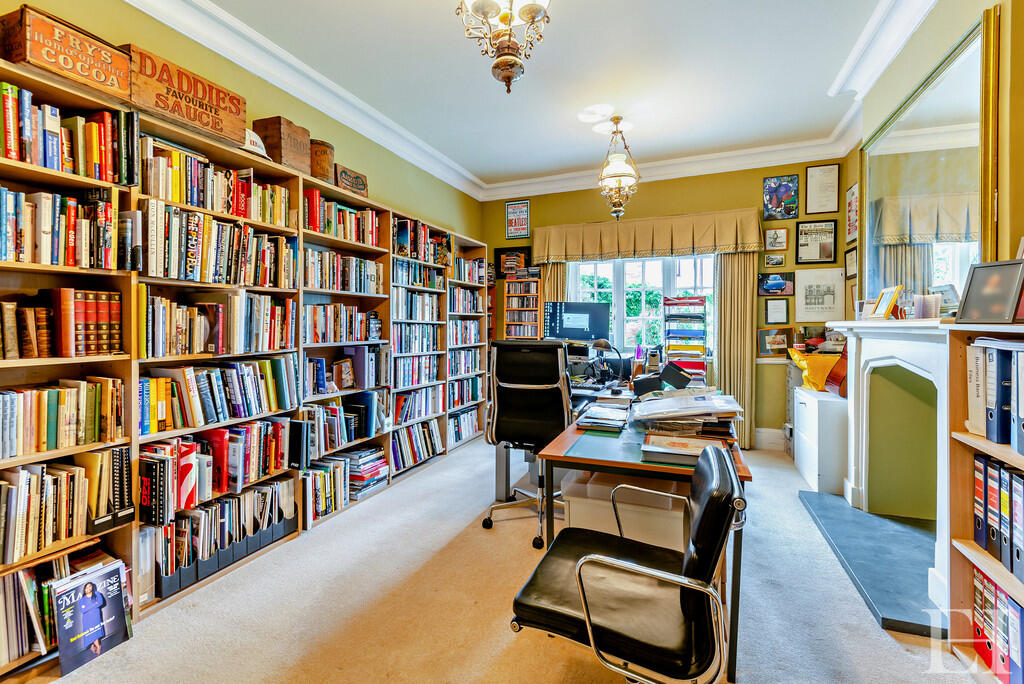 8608849-interiorW...