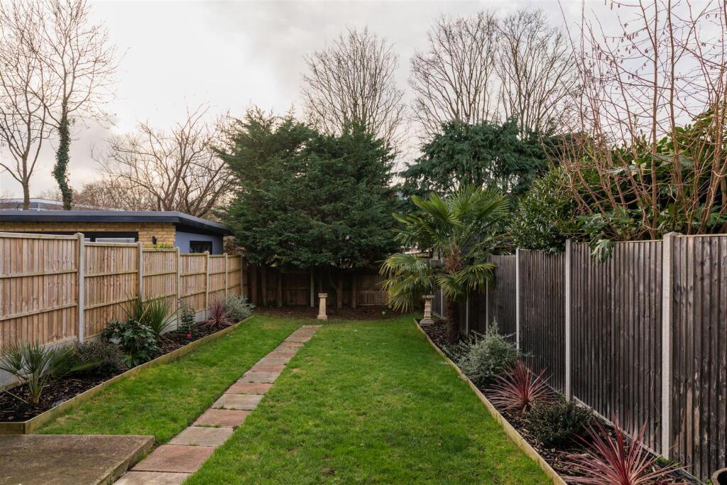 Alders Avenue IG8
