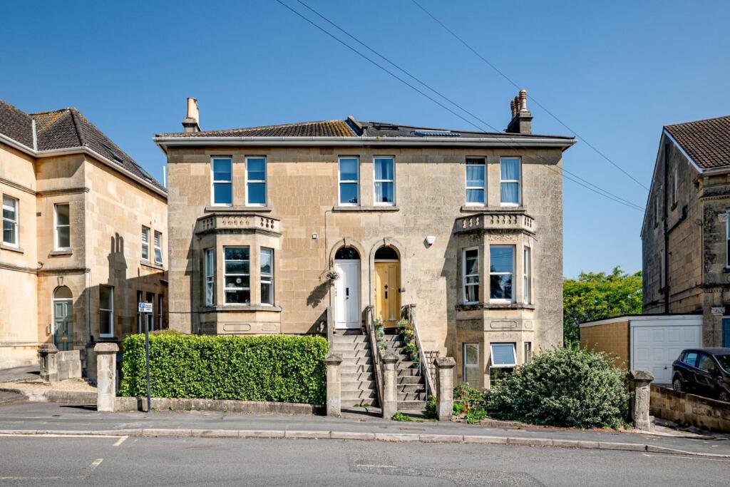 Flat 4 78 Lower Oldfield Park BA2 3HP-2.jpg