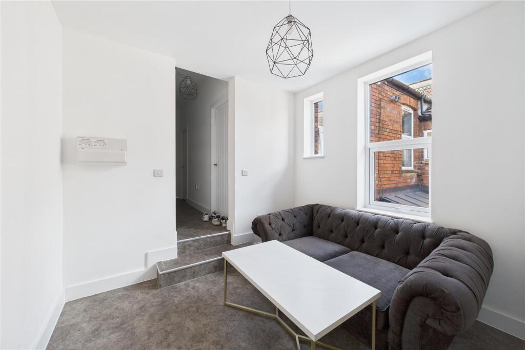 Flats 1 &amp; 2, 379 Bath Road, Arnos Vale, Bristol BS