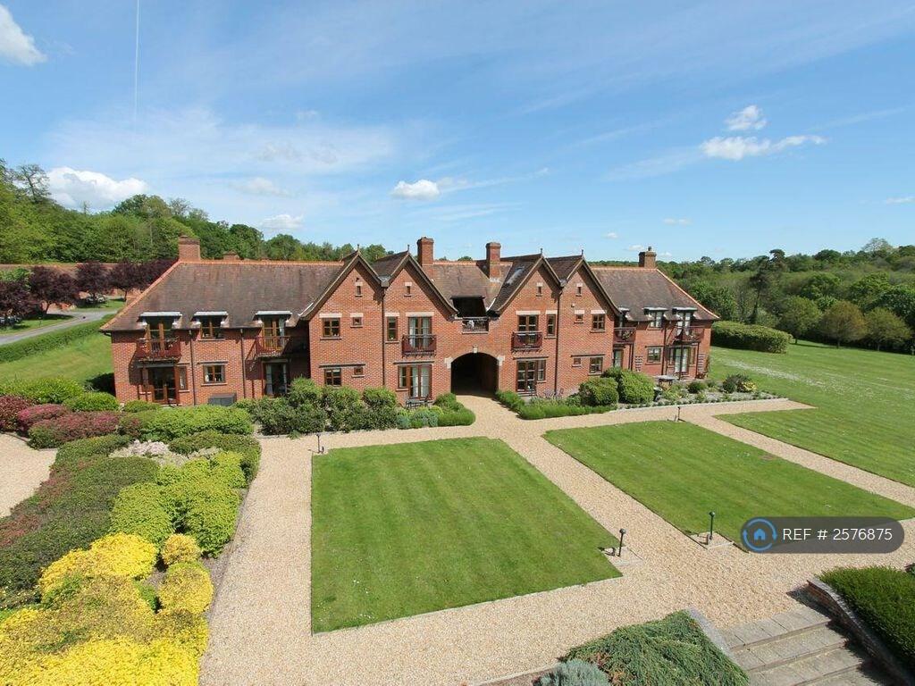 Clockhouse Apartments Set In 50 Acres Of Grounds 
