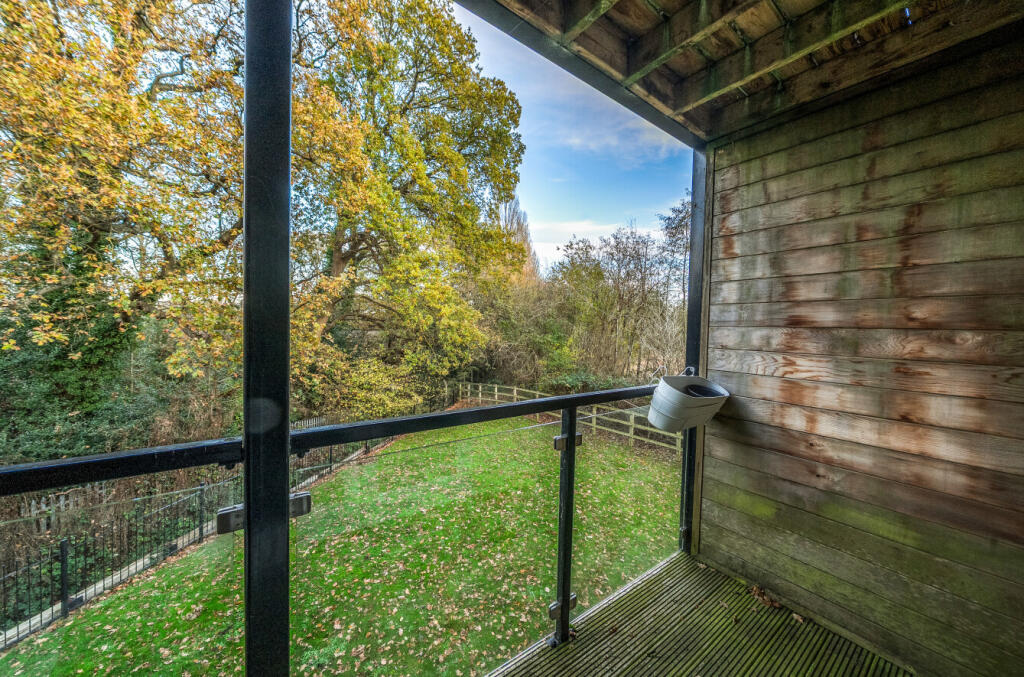 1385350-7-692736d...