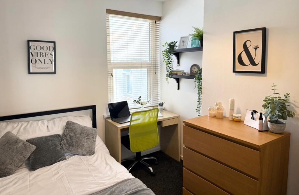 Call 02920 668585 to secure your viewing _12