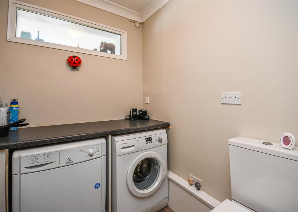 44 Sandringham Road-Cloakroom.jpg