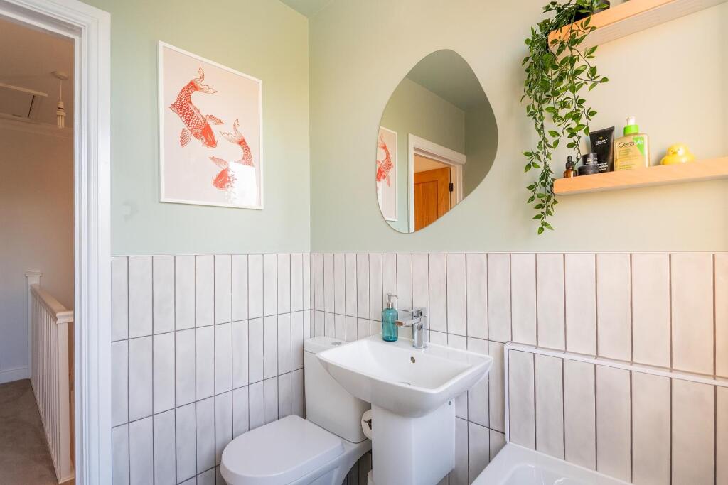 2H0S6HN - Bathroom A.jpg