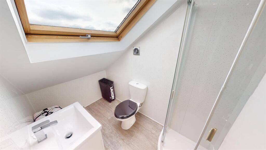 Stuart Crescent En Suite