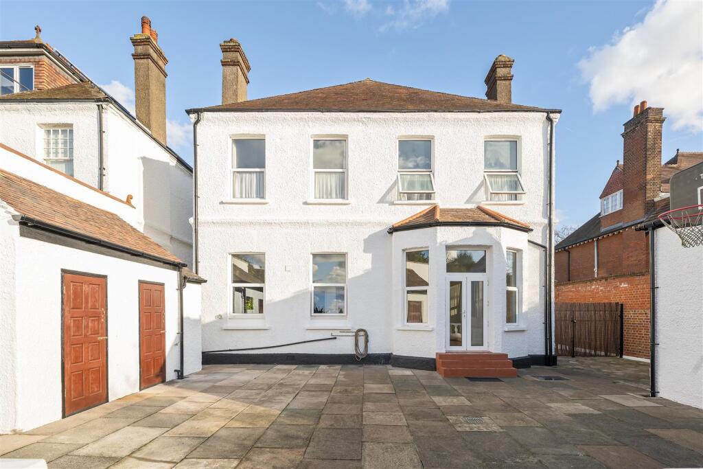 Bushwood, E11