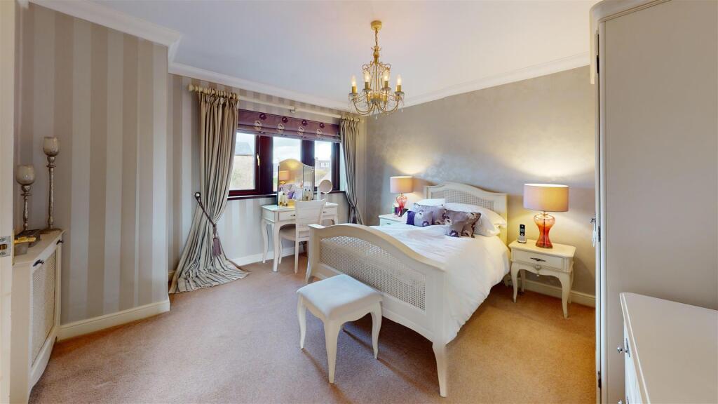 Hawthornes-Bedroom 5.jpg