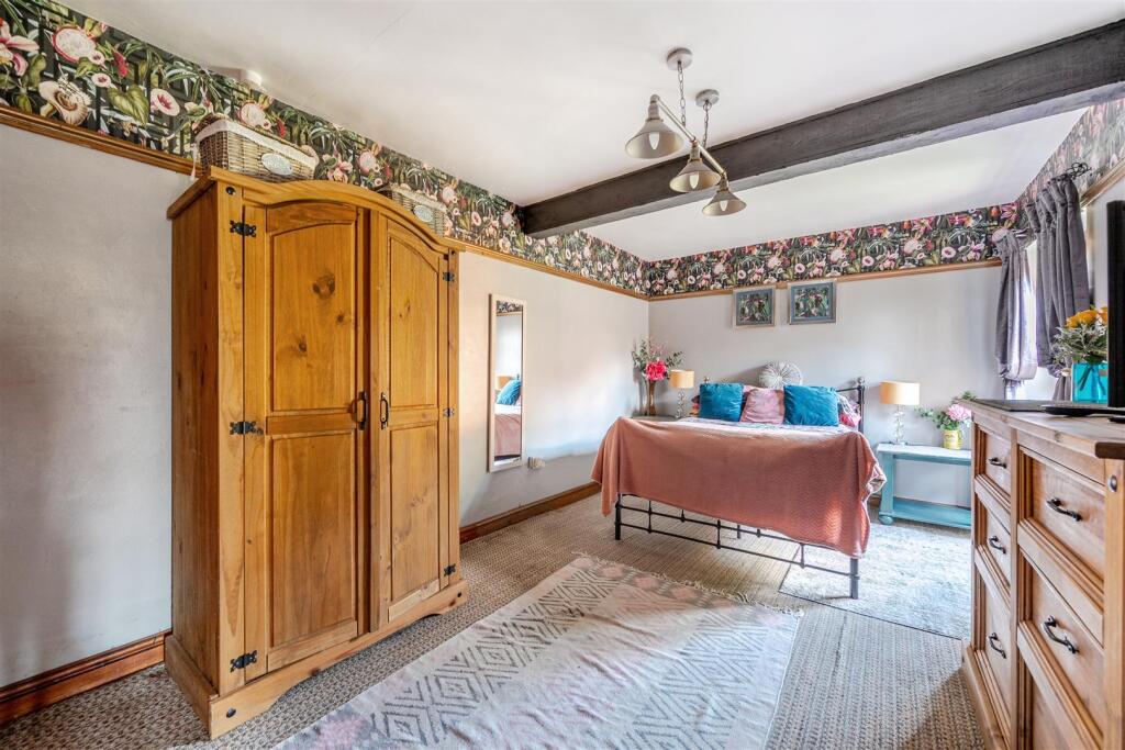 13 Carts Lane, Grendon