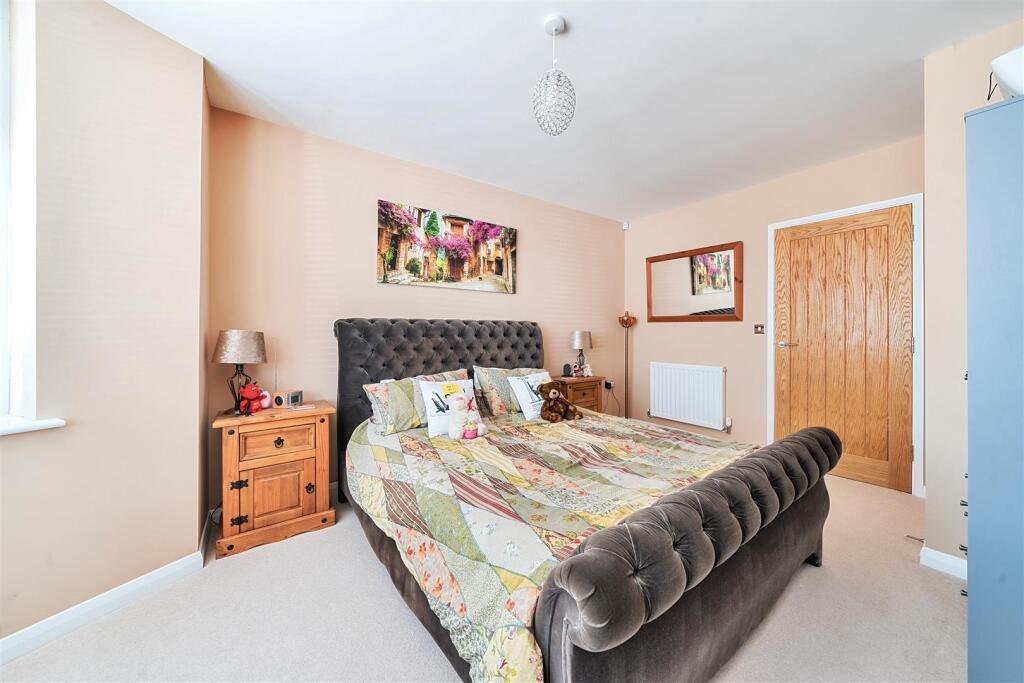 Flat 4, 10 High Street, Gayton (7).jpg