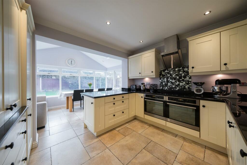 2 Barnside Way-001.jpg