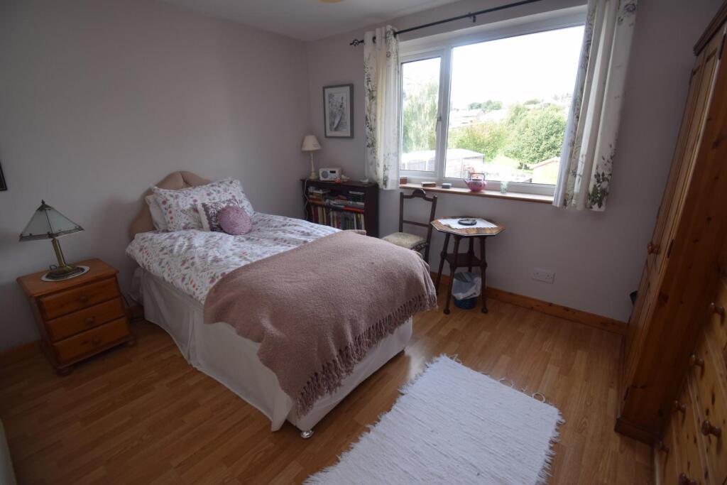 Bedroom 2 (2).JPG