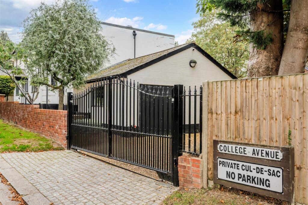 COLLEGE AVENUE (9).jpg