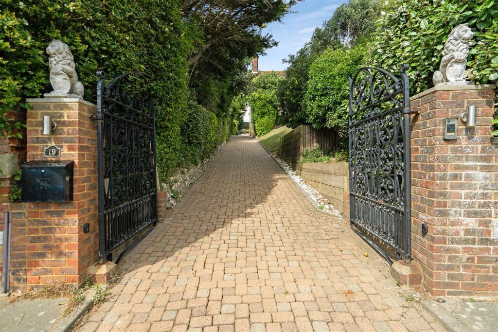 19, Roedean Crescent 320828  (33).jpg