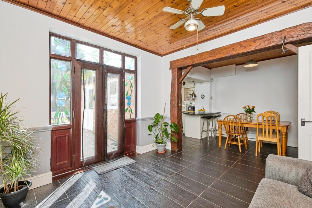 Seating/Dining Area