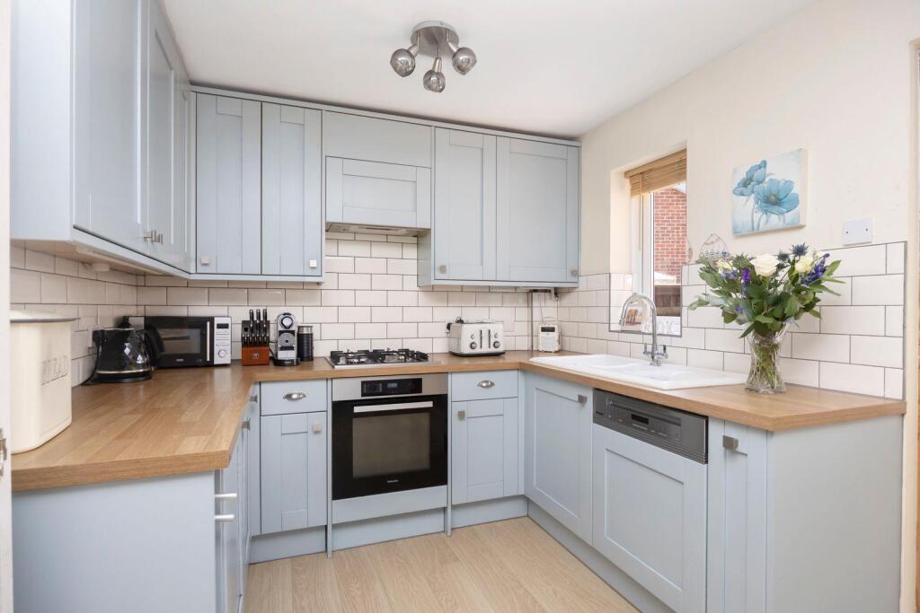 Henge Way 6 KITCHEN.jpeg