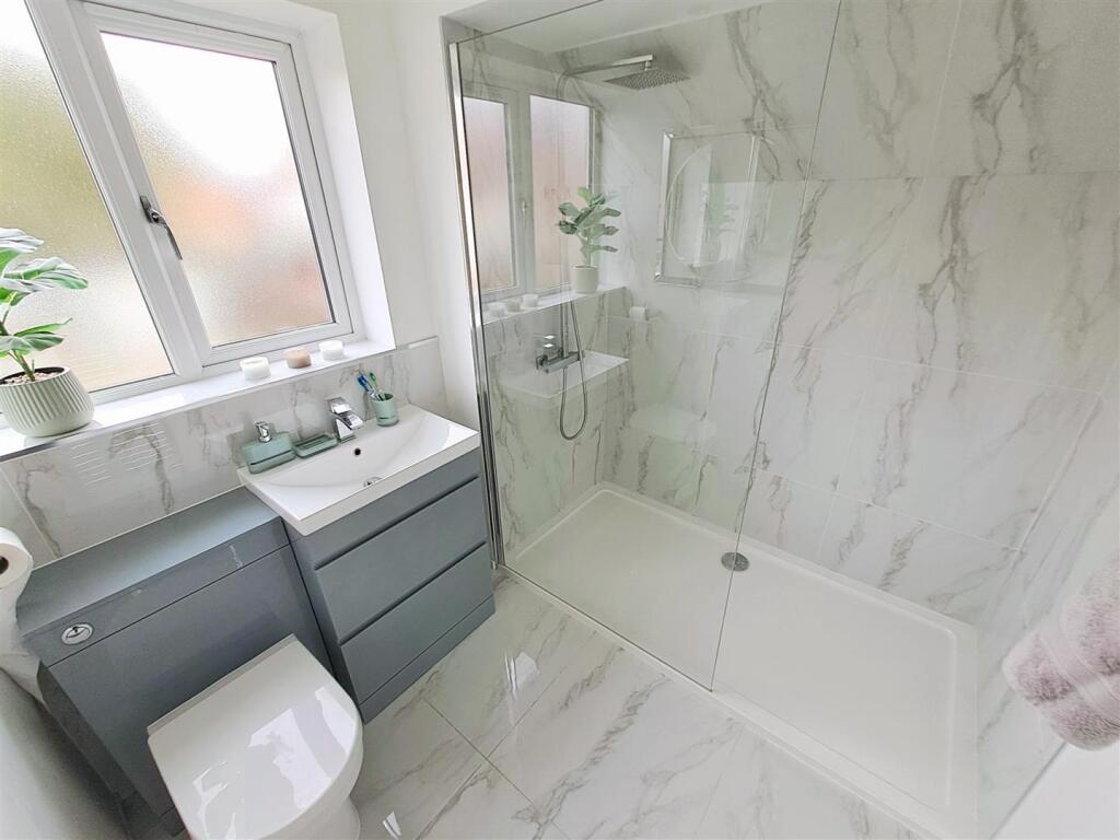 En Suite Shower Room