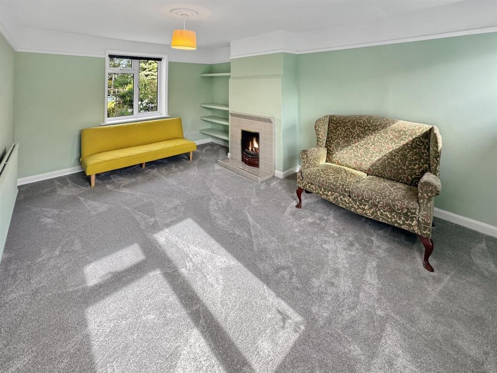 lounge 1.jpg