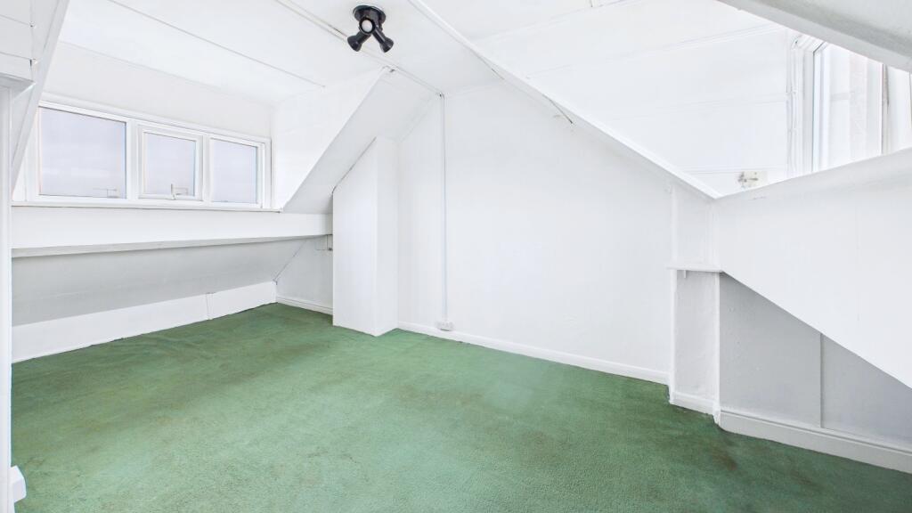 CAM02351G0-PR0084-STILL025