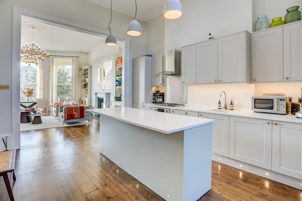 Kitchen 5.jpg