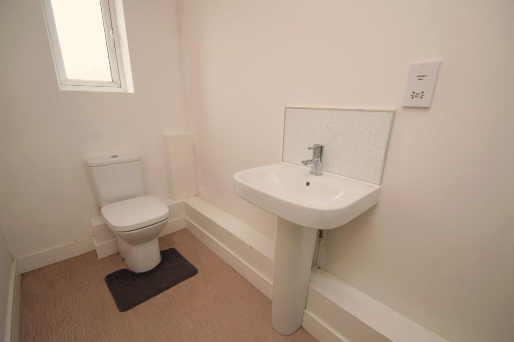 8- WC