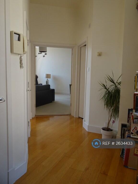 Entrance Hall Looking Towards The Lounge