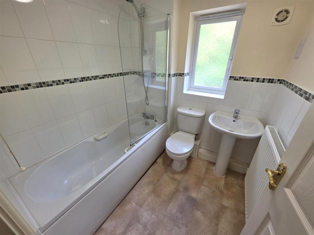 MAIN BATHROOM