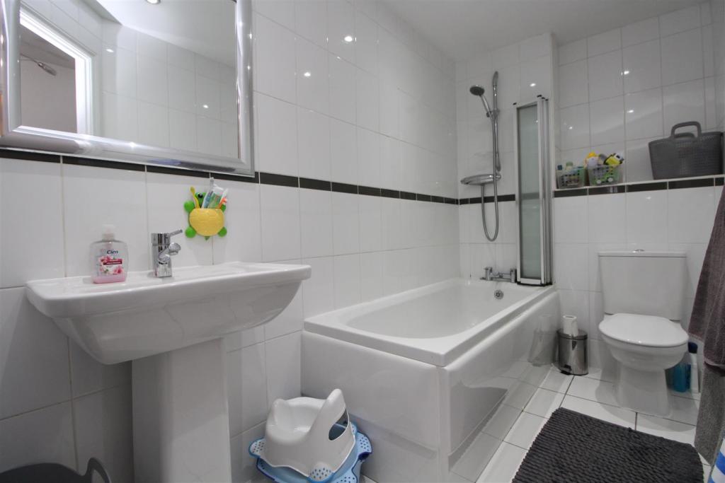 BATHROOM .jpg