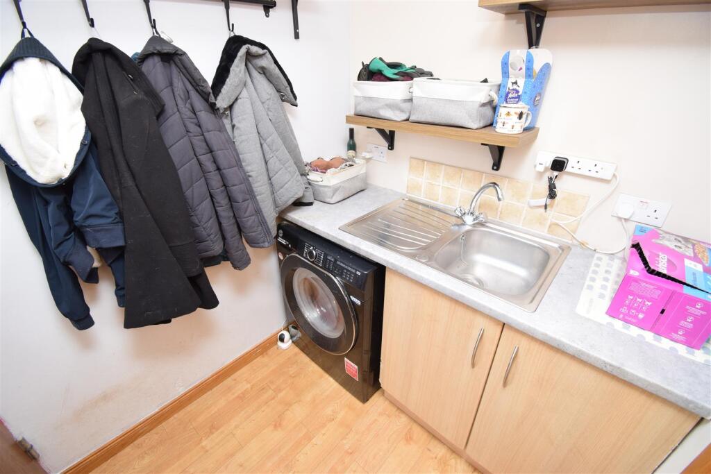 UTILITY ROOM.JPG