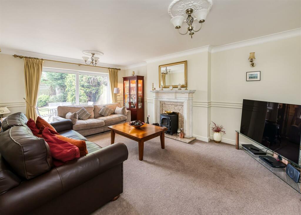 3 Greenhill Court-living.jpg