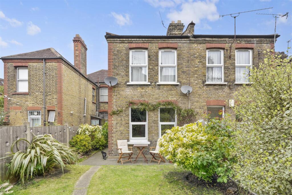 Lea Bridge Road E10