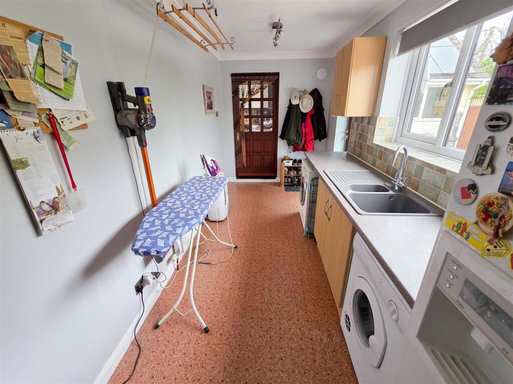 Utility Room 1a.jpg
