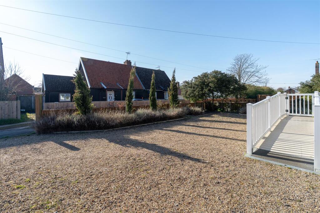 16 Croft Rd, Isleham-02643.jpg