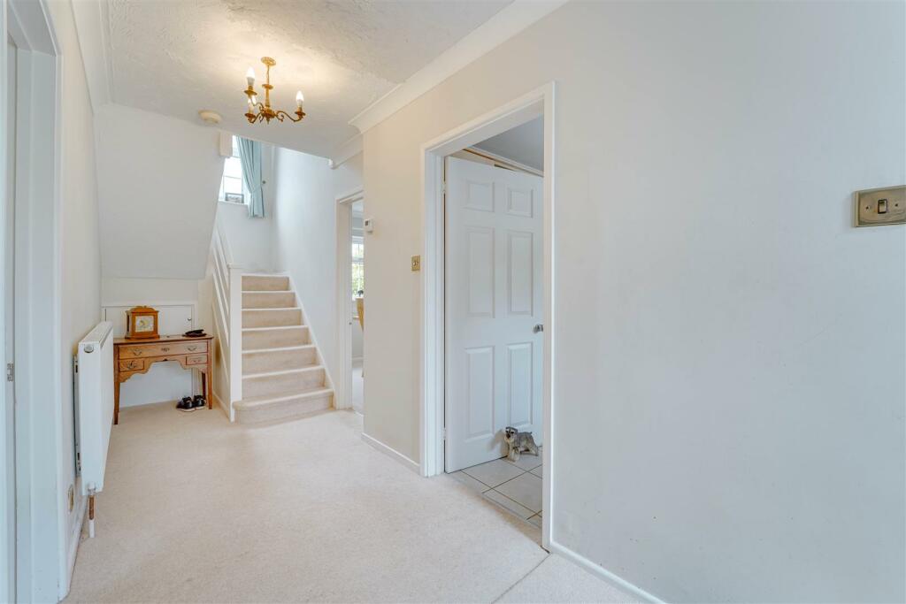 Santis House, 24 Tithe Cl, Gazeley-24.jpg