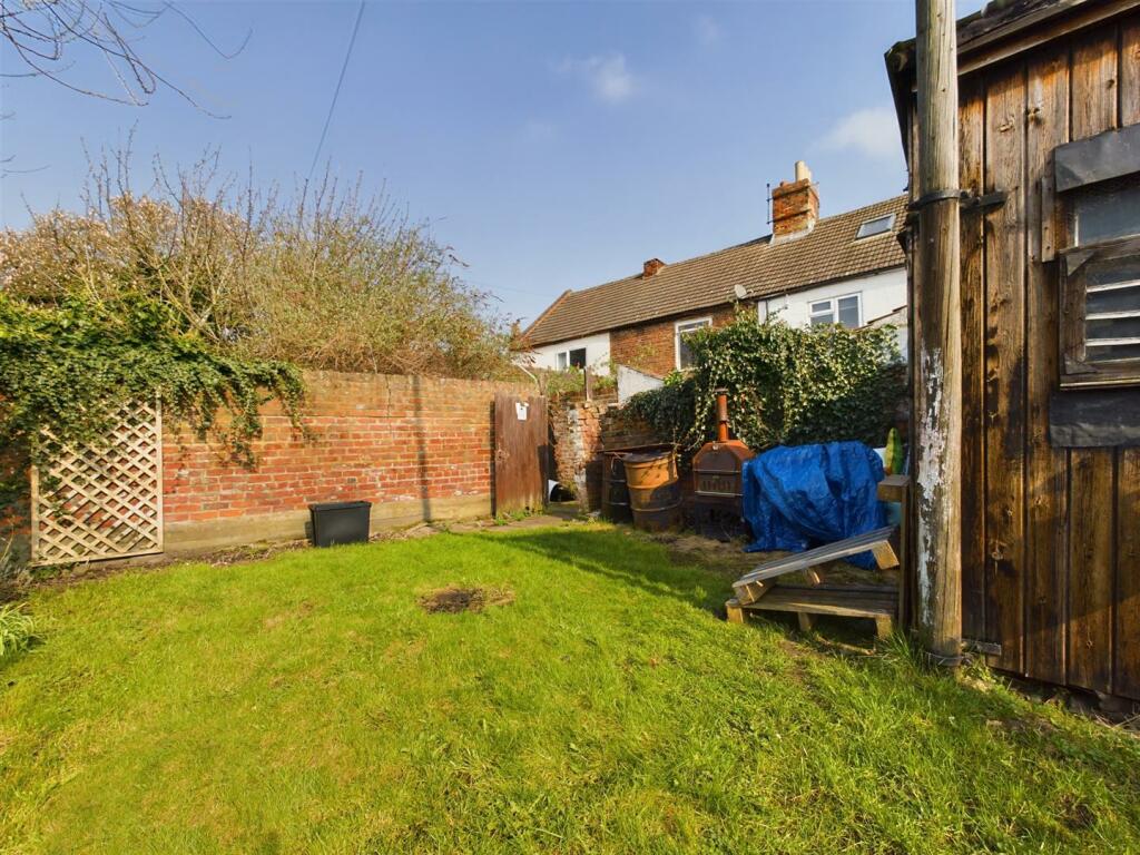 Rear Garden Pic 5.jpg