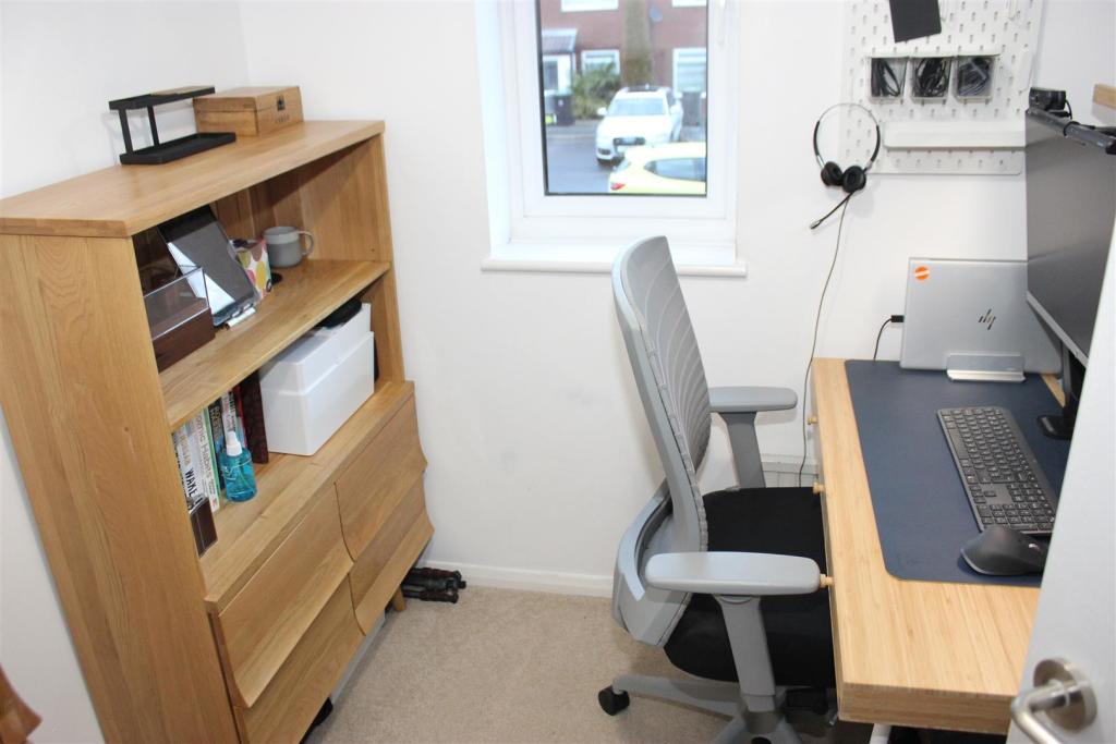 Bedroom 3/Office