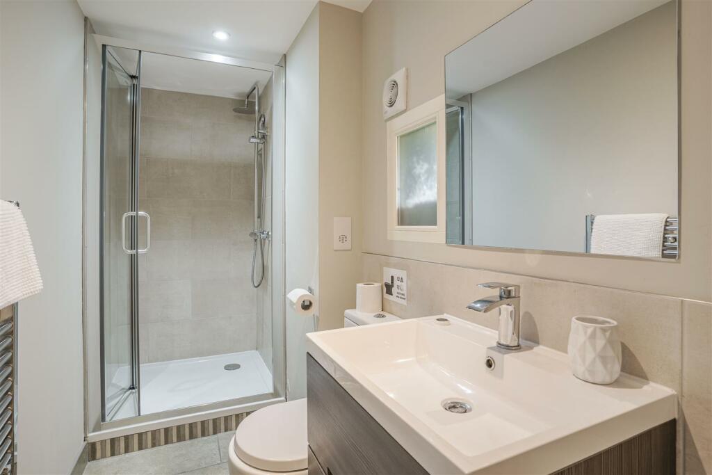 8508933-interior16.jpg