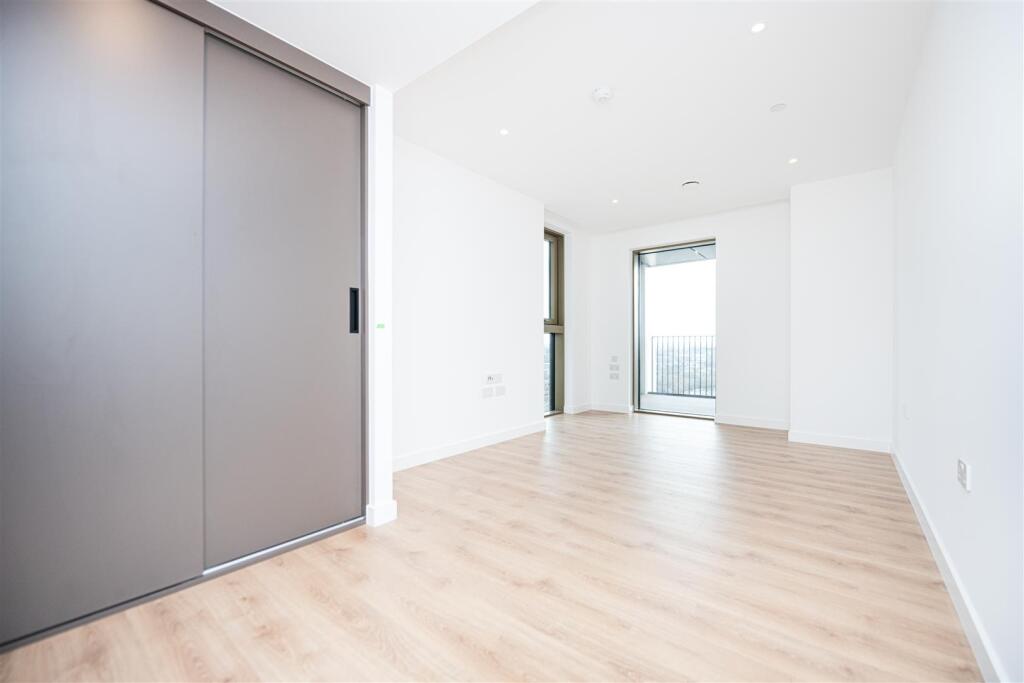 Bedroom     .jpg