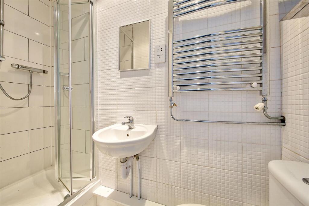 216a_earlsfield_road_ensuite2.jpg