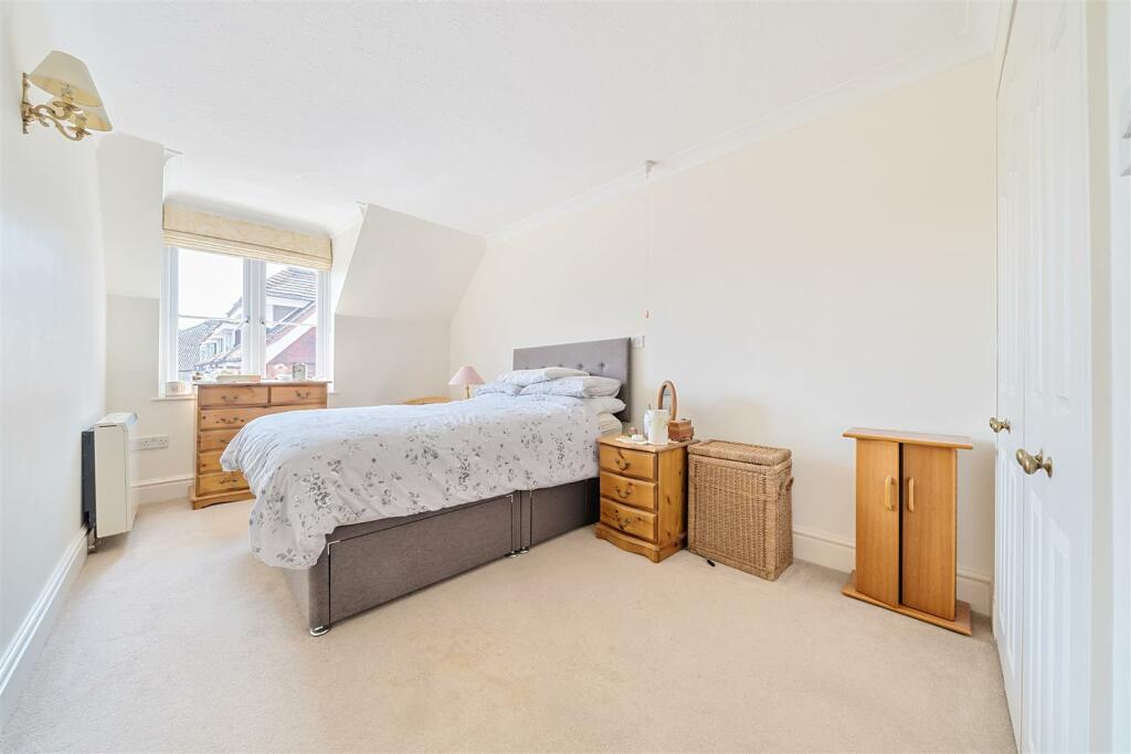 Bedroom One (2).jpg