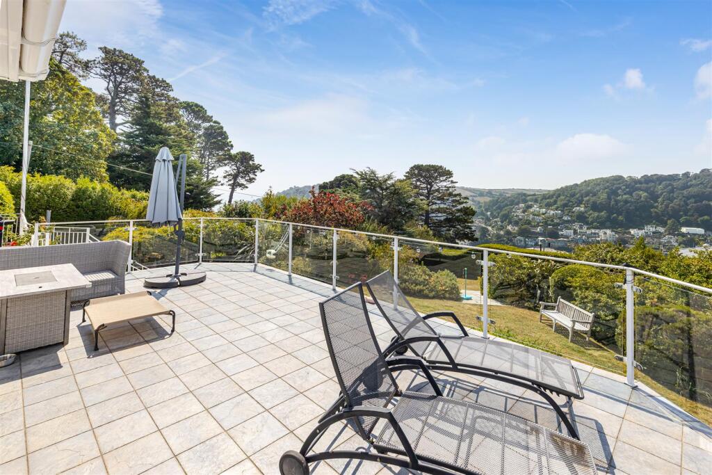 A10 - Kingswear, The Anchorage - 250812.jpg