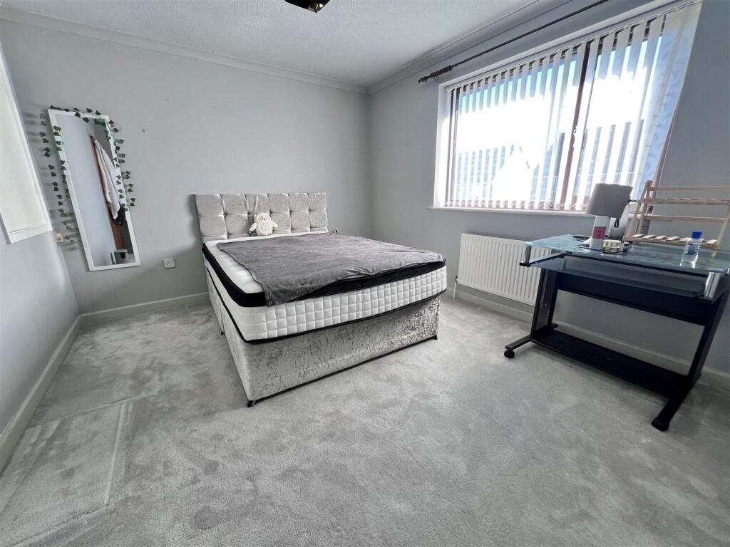 Main bed 1.jpg