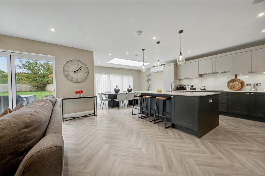 Kitchen Dining.jpg