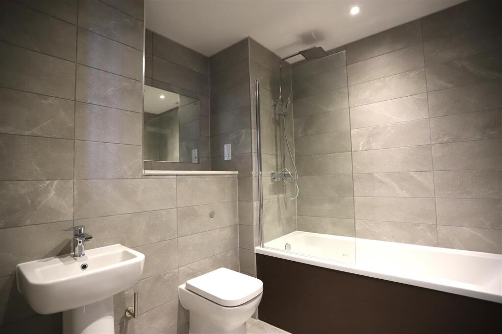 Bathroom.JPG