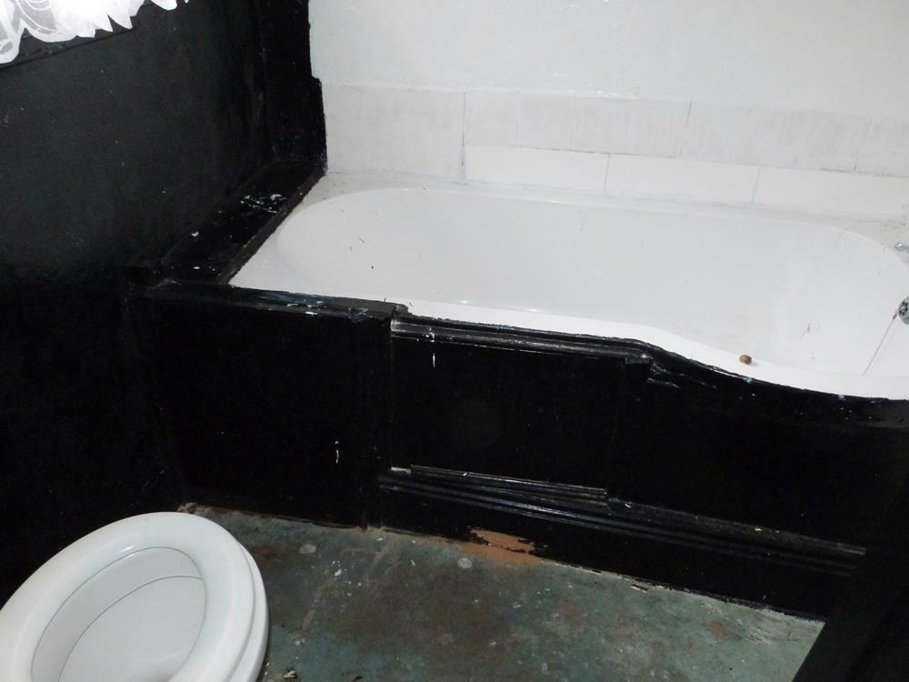 Eld. bathroom.jpg